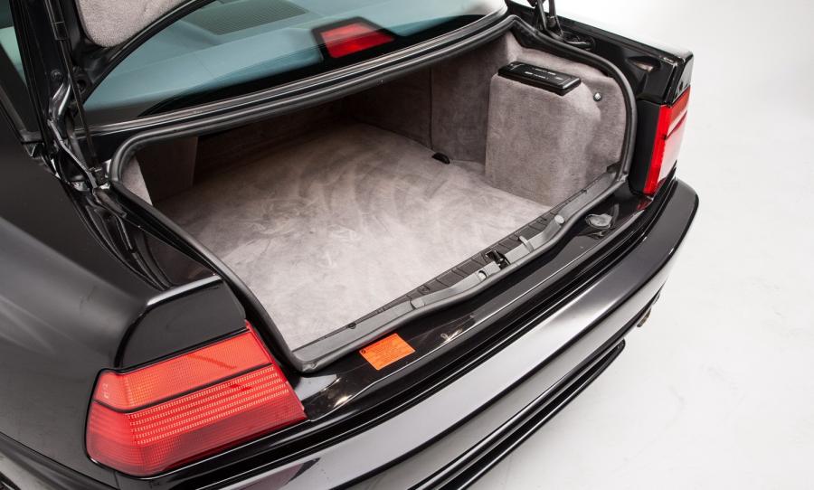 Багажник BMW 850 CSi 1993 года  (UK) (фото 5 из 16)